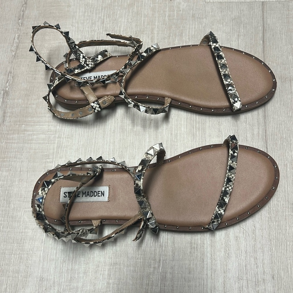Steve Madden silver/snake studded sandal